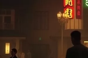 雾海灯塔守夜人番剧封面，海雾中的灯塔与船影
