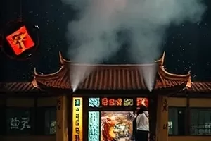 第七码头的信番剧封面，码头邮筒与泛黄信封